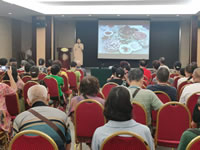 綿陽(yáng)中旅行假日旅行社舉行胡楊林、南疆專(zhuān)列推薦會(huì )